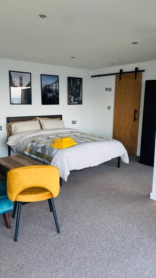 Luxury Front Rooms- Pma *