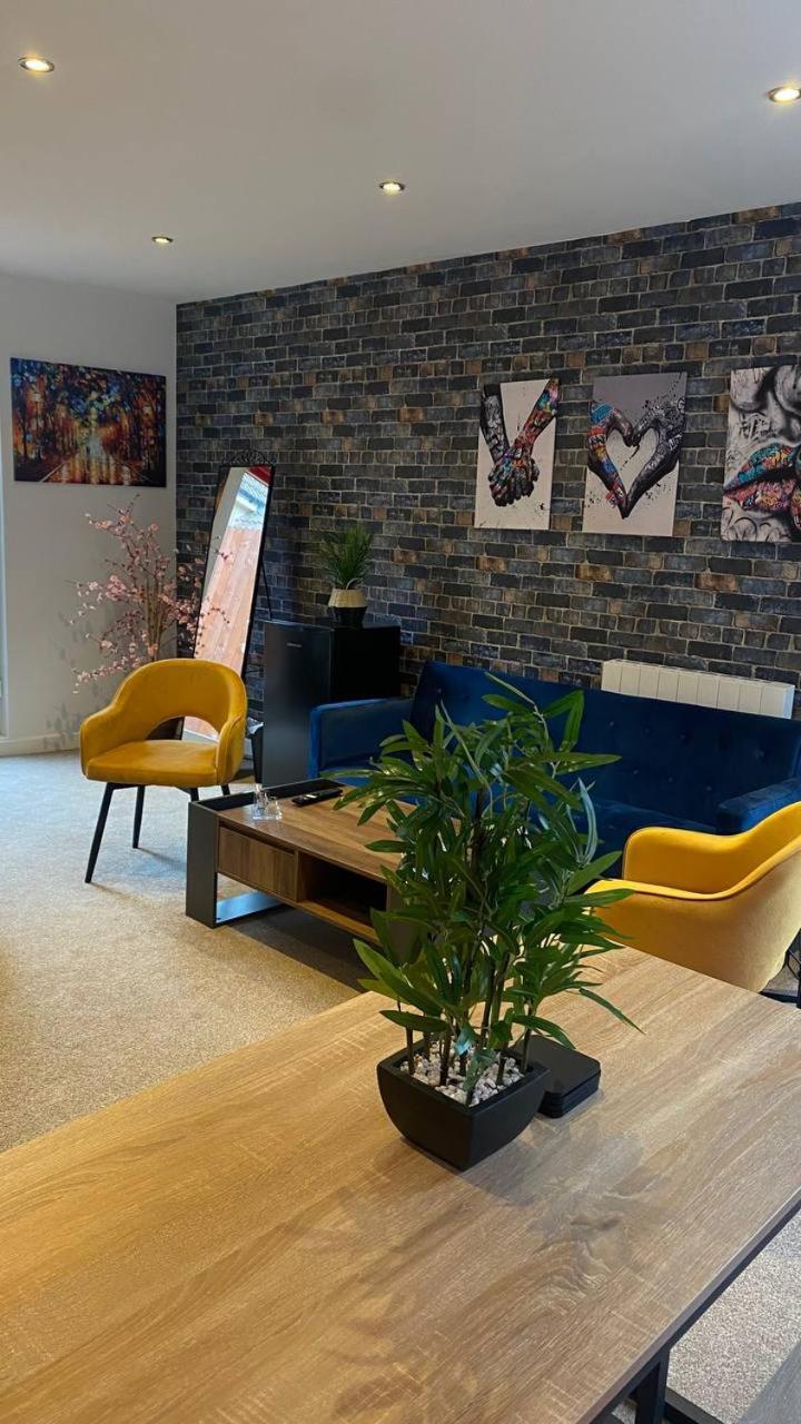 Lodge Luxury Front Rooms- Pma Kirkcaldy