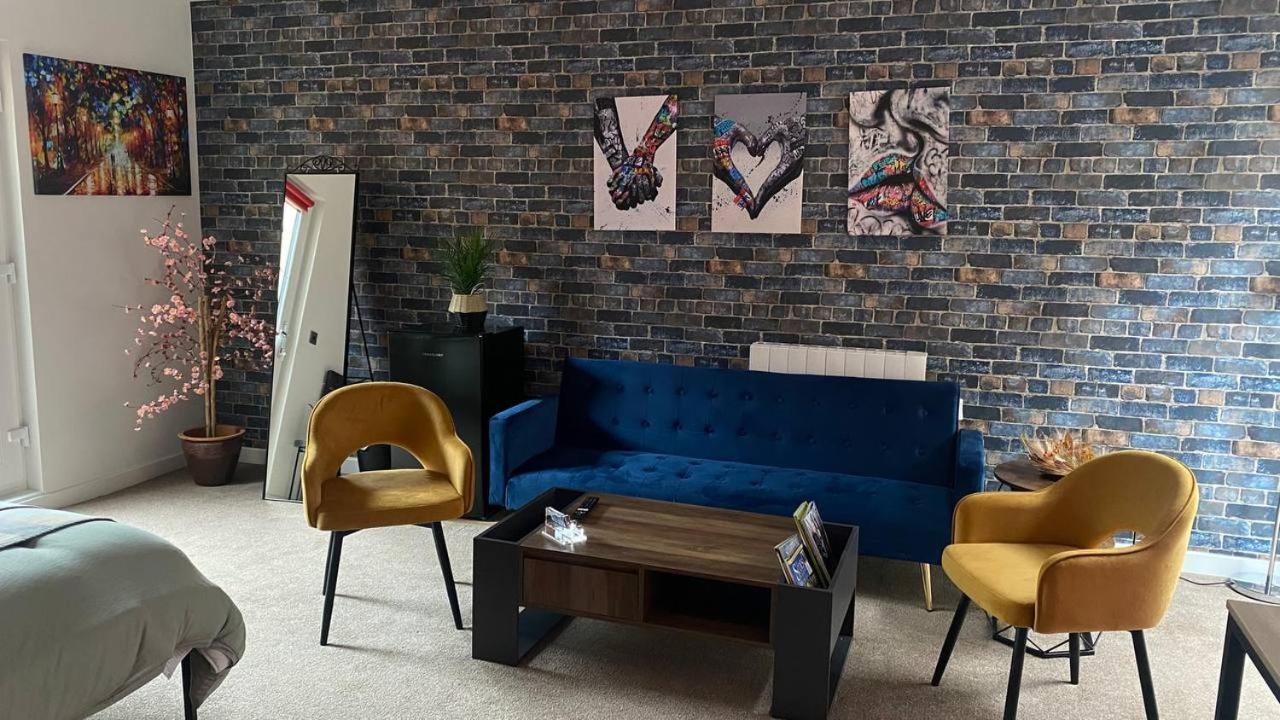 Lodge Luxury Front Rooms- Pma Kirkcaldy