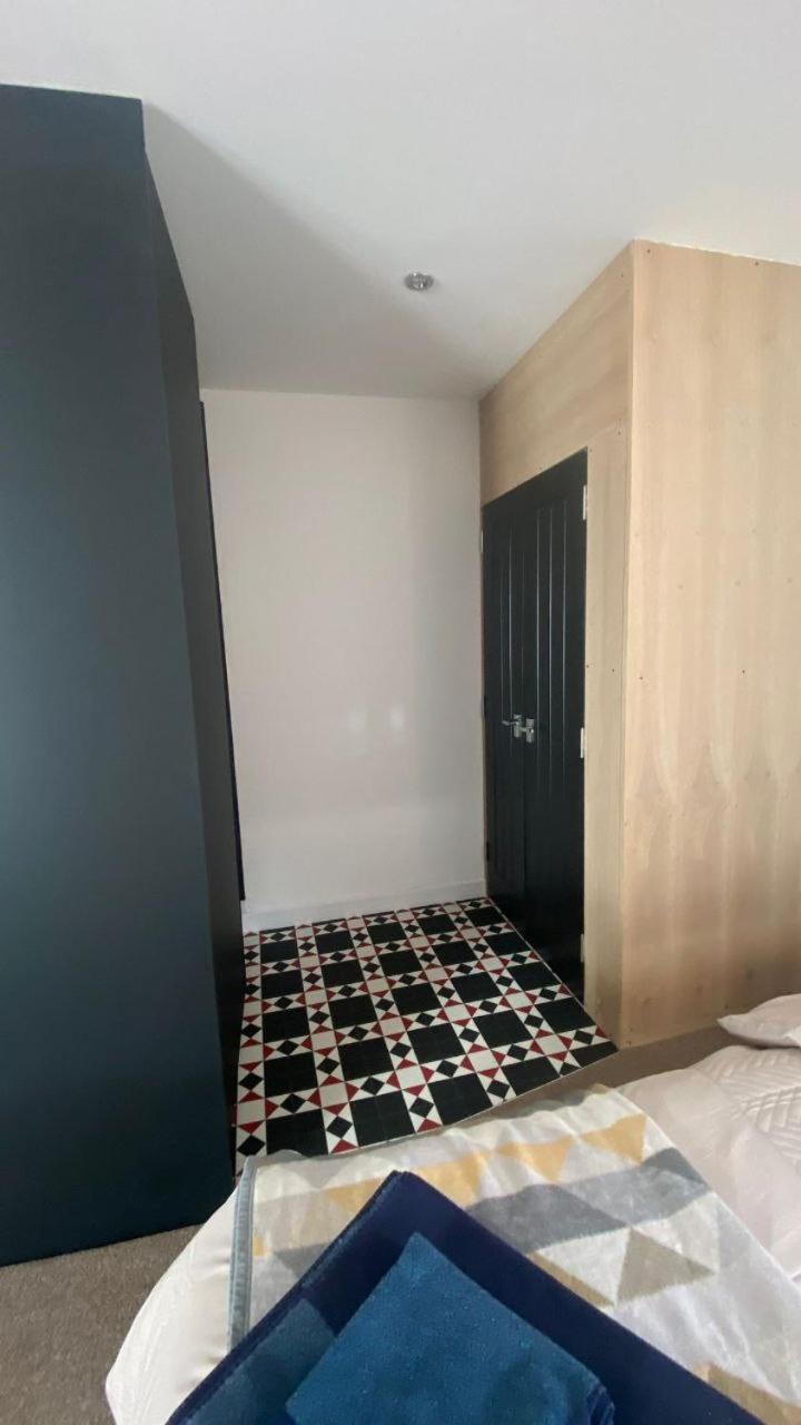 Lodge Luxury Front Rooms- Pma