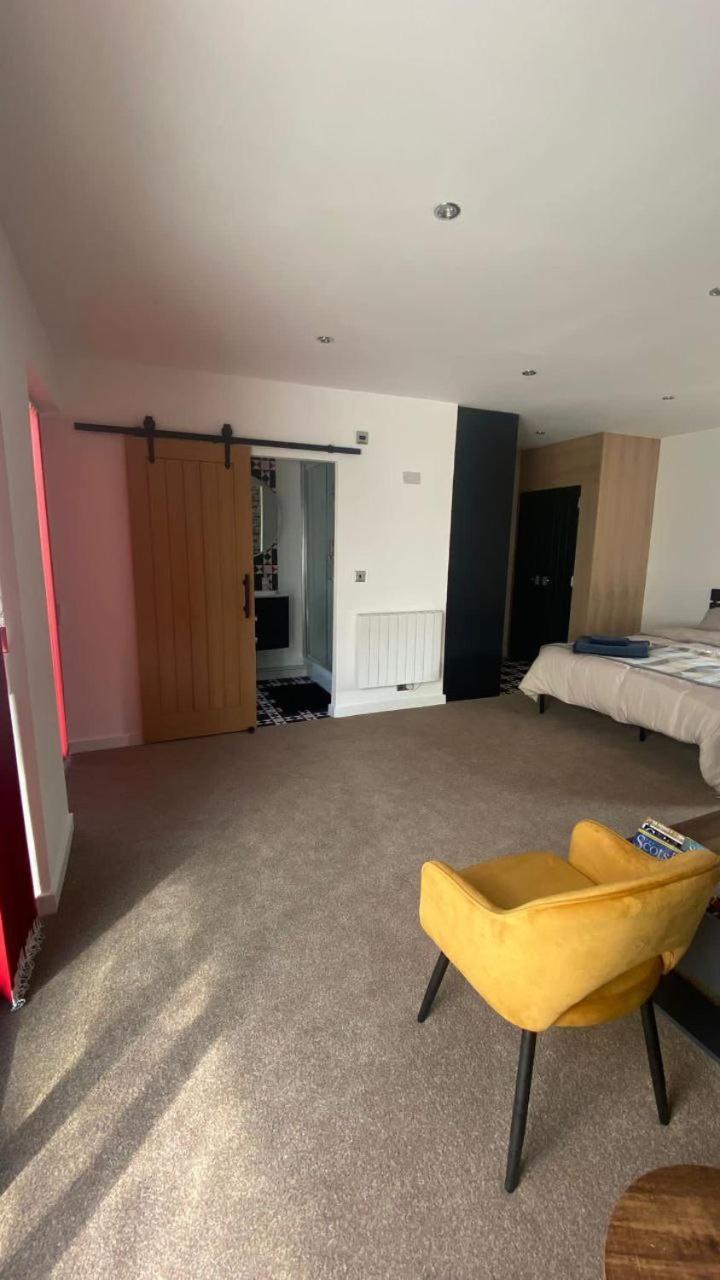 Lodge Luxury Front Rooms- Pma Kirkcaldy